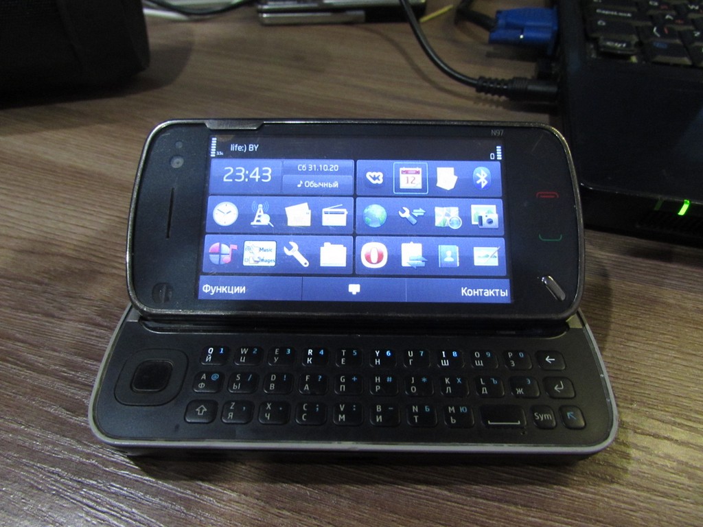 Nokia N97 открыта
